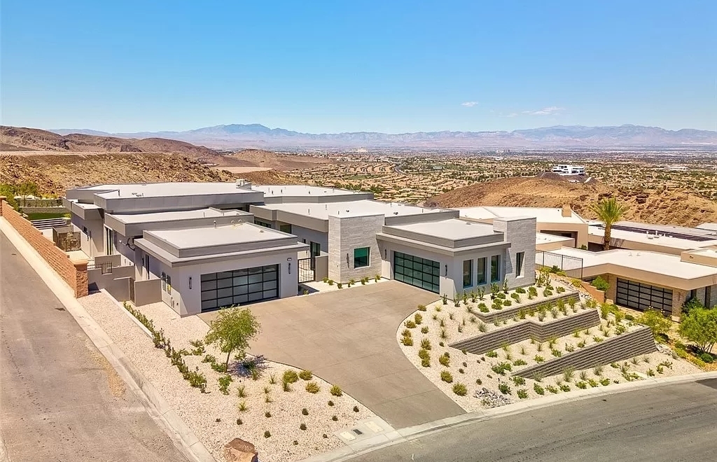 The Home in Henderson, a beautiful estate has a special exclusive view of the famous “Dragon’s Back” in MacDonald Highlands offering a completely comfortable and tranquil atmosphere is now available for sale. This home located at 665 Dragon Peak Dr, Henderson, Nevada