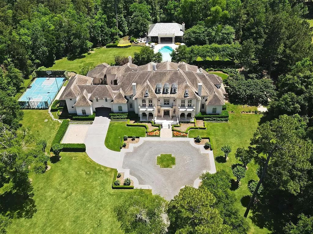The Mansion in Tomball, a timeless estate with French style and old world charm featuring unique architectural design, attention to detail and the exceptional quality of materials is now available for sale. This home located at 36 Saddlebrook Ct, Tomball, Texas