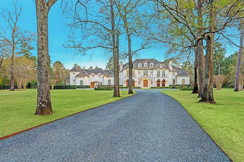 The Mansion in Tomball, a timeless estate with French style and old world charm featuring unique architectural design, attention to detail and the exceptional quality of materials is now available for sale. This home located at 36 Saddlebrook Ct, Tomball, Texas