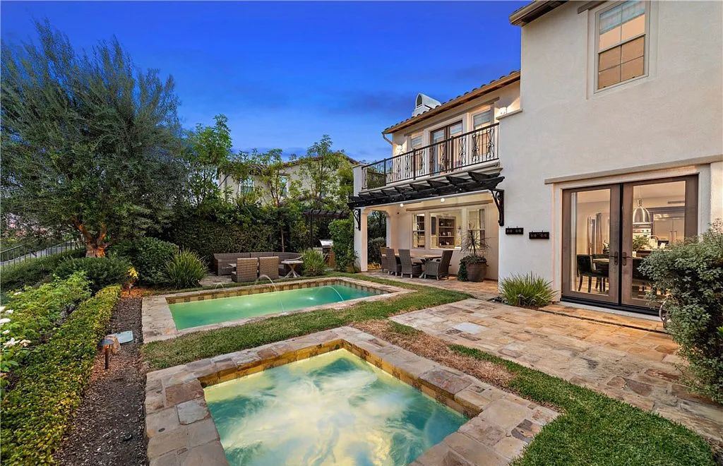 The Home in San Clemente, a beautifully upgraded residence offers panoramic ocean, valley, hill and city-light views from indoor and outdoor living areas is now available for sale. This home located at 18 Via Alcamo, San Clemente, California