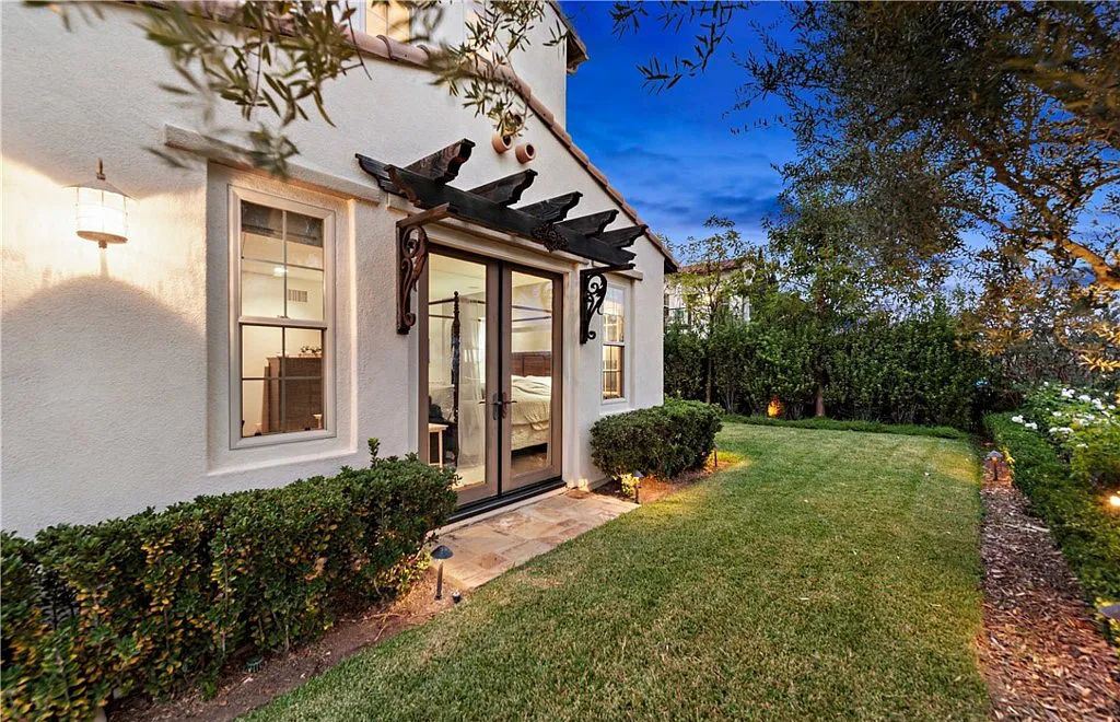 The Home in San Clemente, a beautifully upgraded residence offers panoramic ocean, valley, hill and city-light views from indoor and outdoor living areas is now available for sale. This home located at 18 Via Alcamo, San Clemente, California