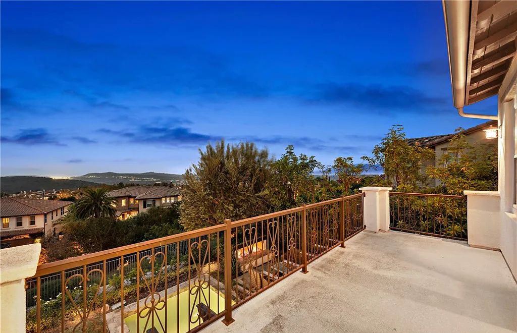 The Home in San Clemente, a beautifully upgraded residence offers panoramic ocean, valley, hill and city-light views from indoor and outdoor living areas is now available for sale. This home located at 18 Via Alcamo, San Clemente, California