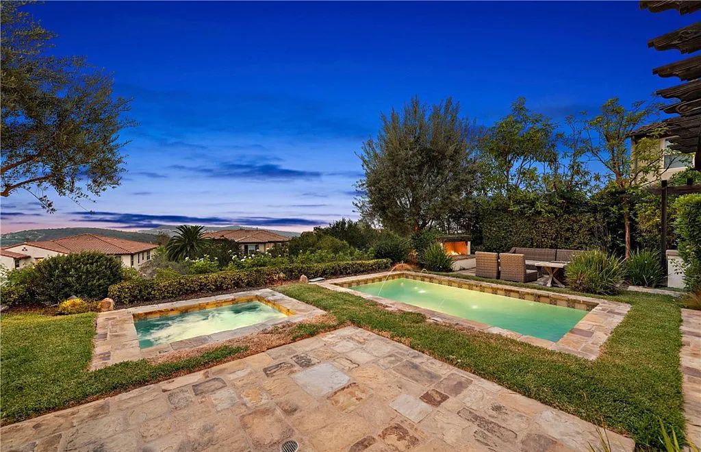 The Home in San Clemente, a beautifully upgraded residence offers panoramic ocean, valley, hill and city-light views from indoor and outdoor living areas is now available for sale. This home located at 18 Via Alcamo, San Clemente, California