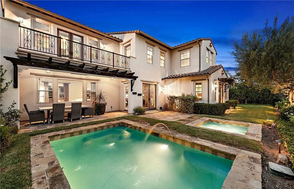 The Home in San Clemente, a beautifully upgraded residence offers panoramic ocean, valley, hill and city-light views from indoor and outdoor living areas is now available for sale. This home located at 18 Via Alcamo, San Clemente, California