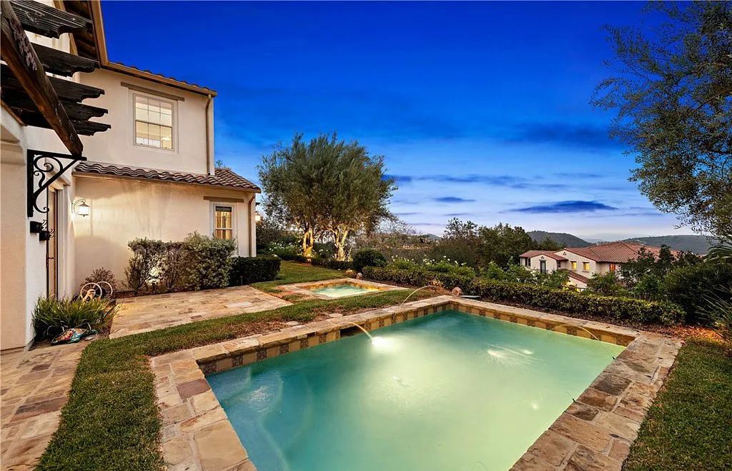 The Home in San Clemente, a beautifully upgraded residence offers panoramic ocean, valley, hill and city-light views from indoor and outdoor living areas is now available for sale. This home located at 18 Via Alcamo, San Clemente, California