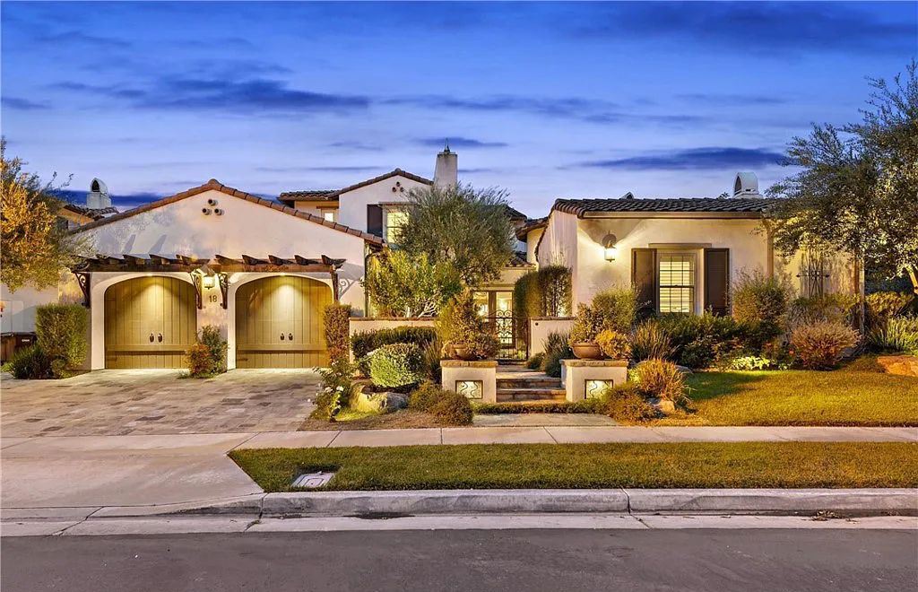 The Home in San Clemente, a beautifully upgraded residence offers panoramic ocean, valley, hill and city-light views from indoor and outdoor living areas is now available for sale. This home located at 18 Via Alcamo, San Clemente, California