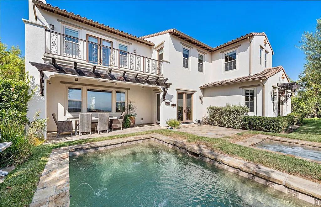 The Home in San Clemente, a beautifully upgraded residence offers panoramic ocean, valley, hill and city-light views from indoor and outdoor living areas is now available for sale. This home located at 18 Via Alcamo, San Clemente, California