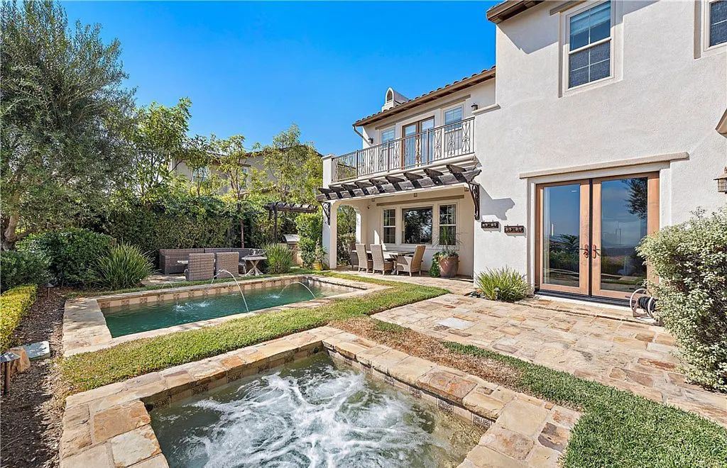 The Home in San Clemente, a beautifully upgraded residence offers panoramic ocean, valley, hill and city-light views from indoor and outdoor living areas is now available for sale. This home located at 18 Via Alcamo, San Clemente, California