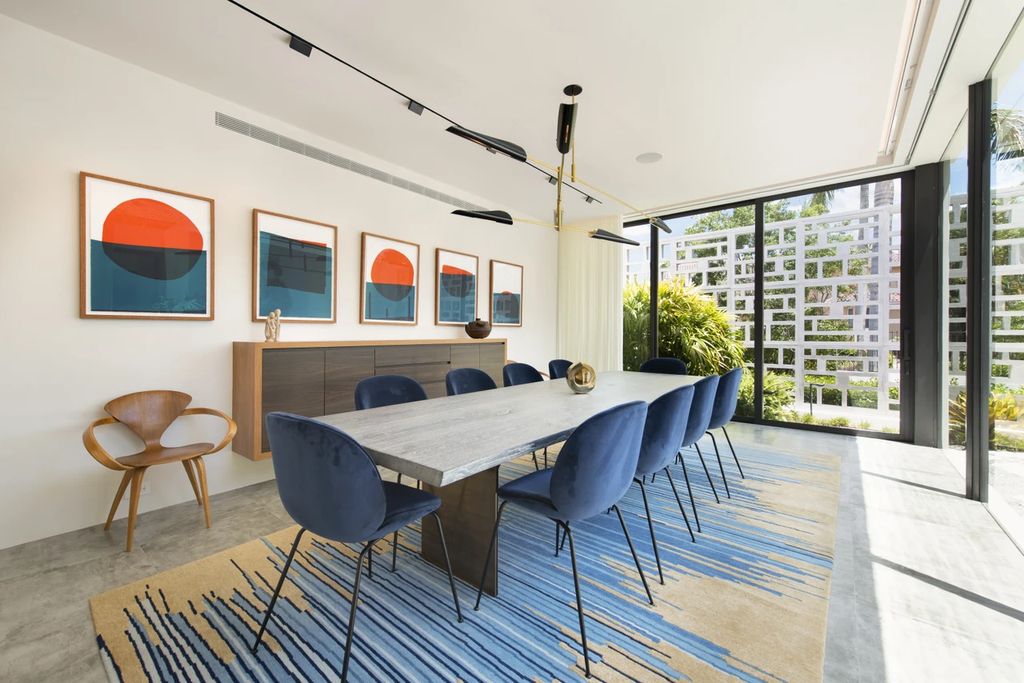 121 Nurmi Dr, Fort Lauderdale, Florida is a sophisticated modernist estate built in 2020 by renown architect Daniel Kahan from Smith and Moore with unbelievable features including beautiful lighting, private gardens, summer kitchen and more.
