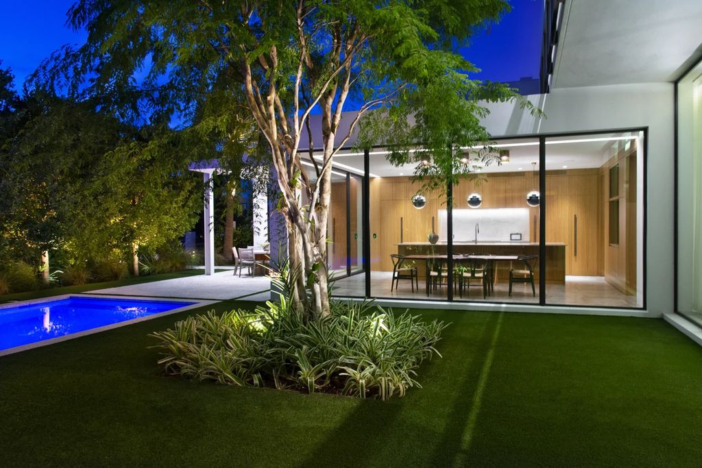121 Nurmi Dr, Fort Lauderdale, Florida is a sophisticated modernist estate built in 2020 by renown architect Daniel Kahan from Smith and Moore with unbelievable features including beautiful lighting, private gardens, summer kitchen and more.