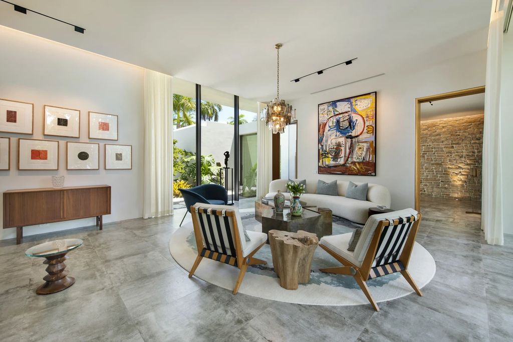 121 Nurmi Dr, Fort Lauderdale, Florida is a sophisticated modernist estate built in 2020 by renown architect Daniel Kahan from Smith and Moore with unbelievable features including beautiful lighting, private gardens, summer kitchen and more.