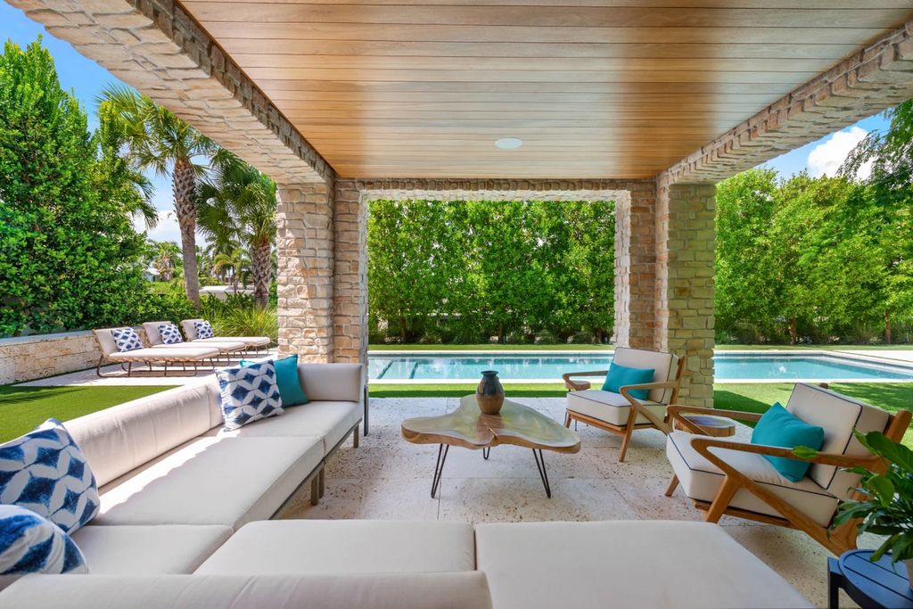 121 Nurmi Dr, Fort Lauderdale, Florida is a sophisticated modernist estate built in 2020 by renown architect Daniel Kahan from Smith and Moore with unbelievable features including beautiful lighting, private gardens, summer kitchen and more.