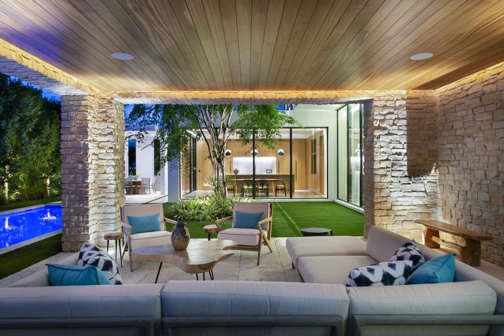121 Nurmi Dr, Fort Lauderdale, Florida is a sophisticated modernist estate built in 2020 by renown architect Daniel Kahan from Smith and Moore with unbelievable features including beautiful lighting, private gardens, summer kitchen and more.