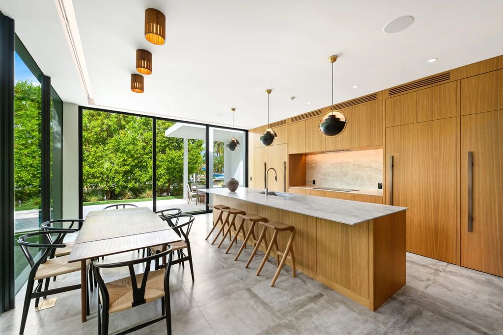 121 Nurmi Dr, Fort Lauderdale, Florida is a sophisticated modernist estate built in 2020 by renown architect Daniel Kahan from Smith and Moore with unbelievable features including beautiful lighting, private gardens, summer kitchen and more.
