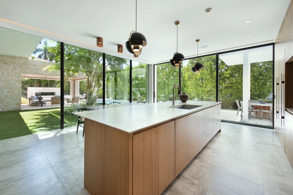 121 Nurmi Dr, Fort Lauderdale, Florida is a sophisticated modernist estate built in 2020 by renown architect Daniel Kahan from Smith and Moore with unbelievable features including beautiful lighting, private gardens, summer kitchen and more.