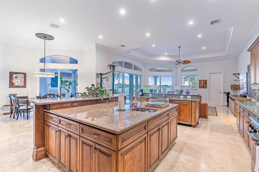 The Estate in Jupiter, a spectacular home with-in minutes to the Atlantic Ocean offering amazing water life is now available for sale. This home located at 19010 Loxahatchee River Rd, Jupiter, Florida