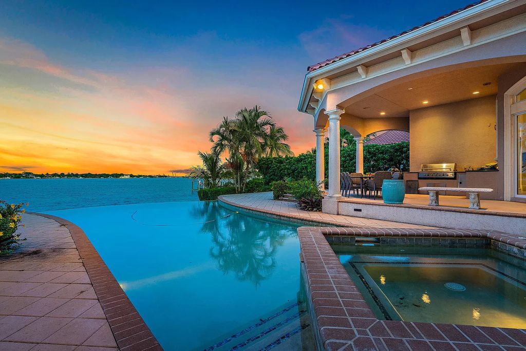 The Estate in Jupiter, a spectacular home with-in minutes to the Atlantic Ocean offering amazing water life is now available for sale. This home located at 19010 Loxahatchee River Rd, Jupiter, Florida