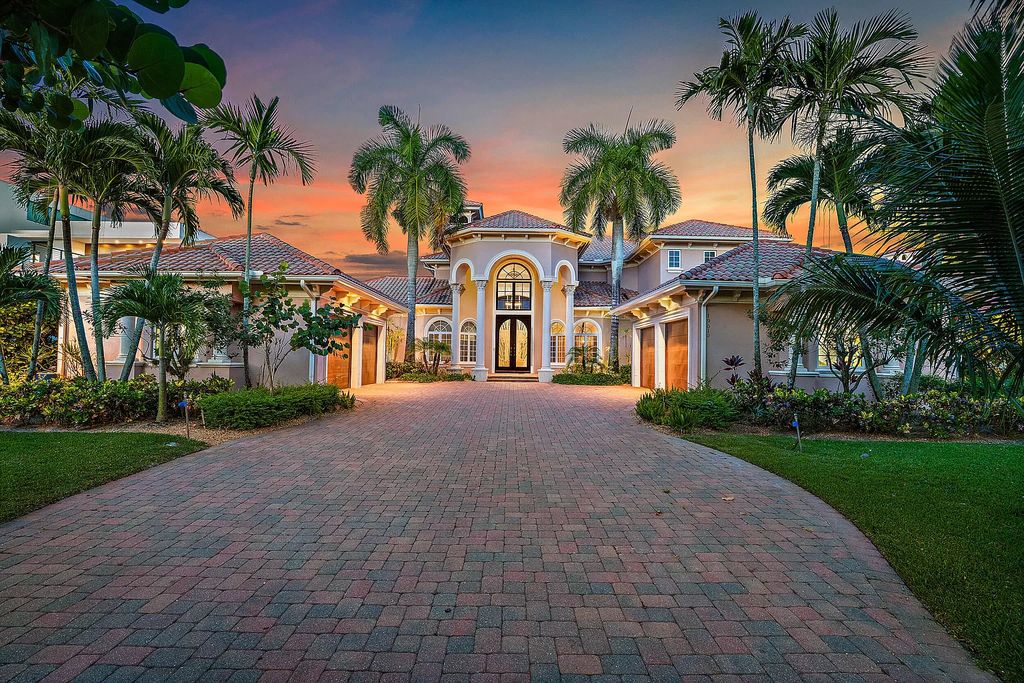 The Estate in Jupiter, a spectacular home with-in minutes to the Atlantic Ocean offering amazing water life is now available for sale. This home located at 19010 Loxahatchee River Rd, Jupiter, Florida