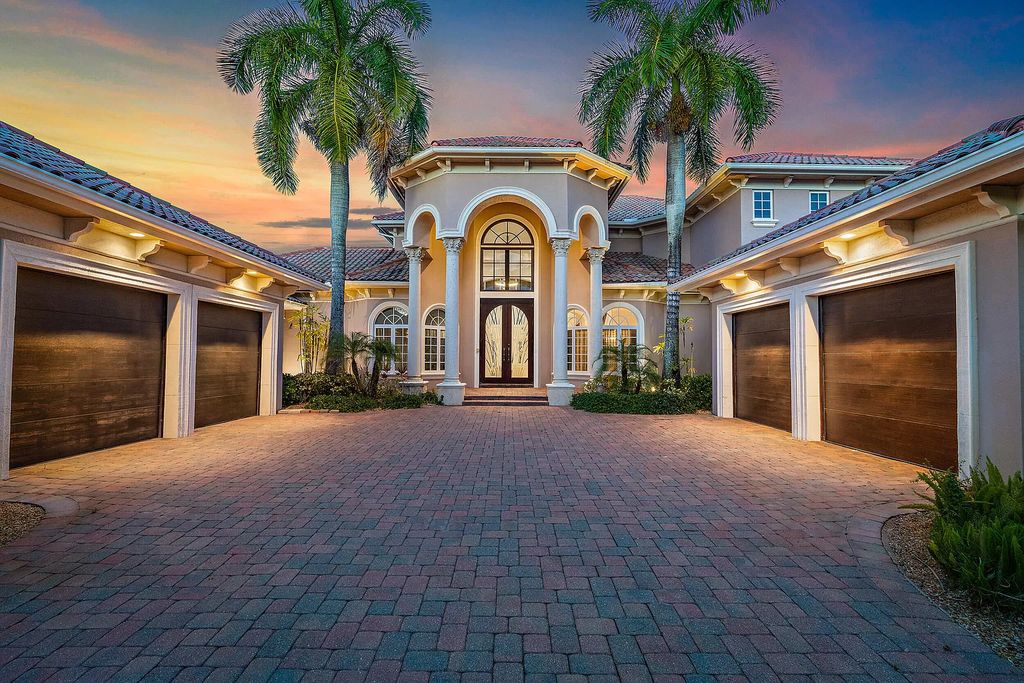 The Estate in Jupiter, a spectacular home with-in minutes to the Atlantic Ocean offering amazing water life is now available for sale. This home located at 19010 Loxahatchee River Rd, Jupiter, Florida