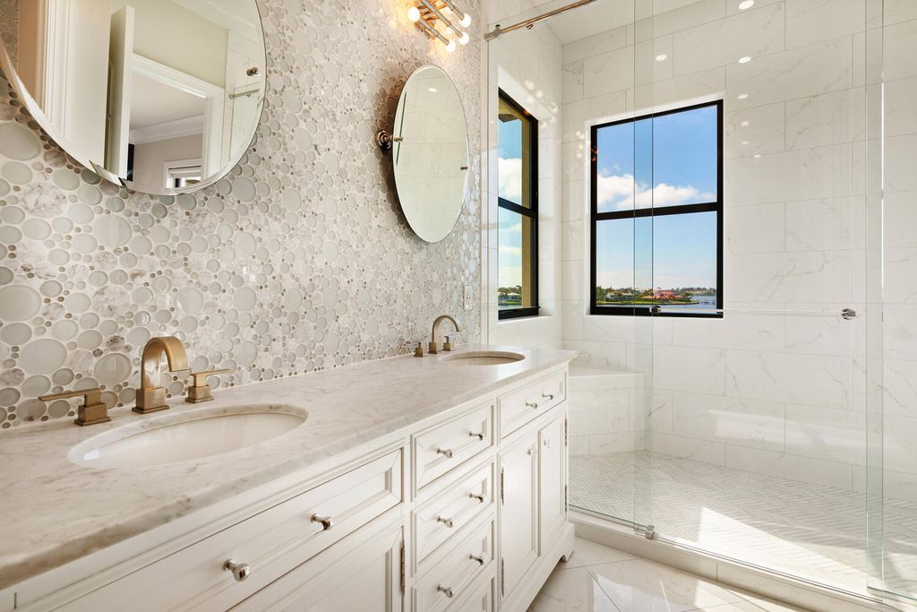7350 Captain Kidd Ave, Sarasota, Florida is an amazing bay front estate accentuates a light and bright designer open floor plan which effortlessly blends architectural character with a modern look.