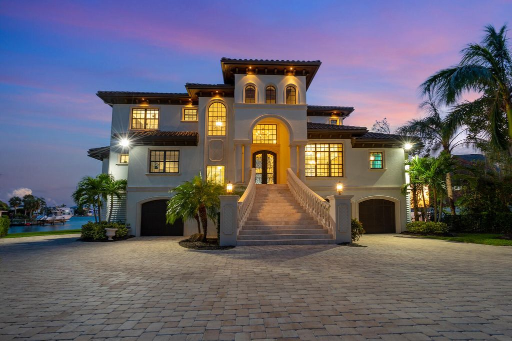 7350 Captain Kidd Ave, Sarasota, Florida is an amazing bay front estate accentuates a light and bright designer open floor plan which effortlessly blends architectural character with a modern look.