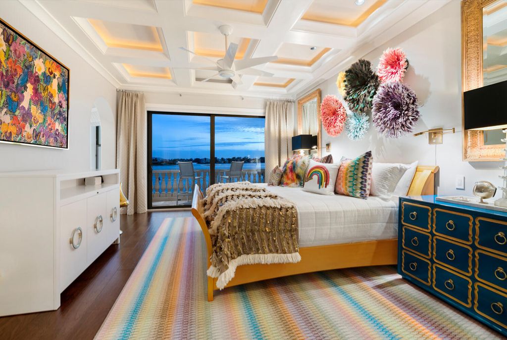7350 Captain Kidd Ave, Sarasota, Florida is an amazing bay front estate accentuates a light and bright designer open floor plan which effortlessly blends architectural character with a modern look.