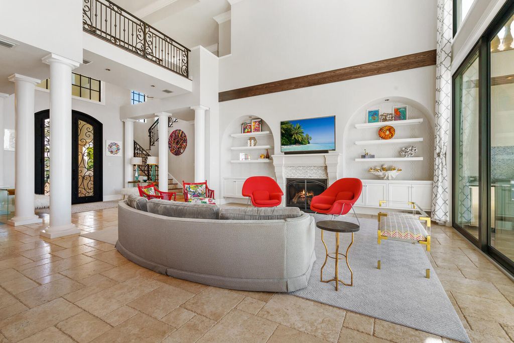 7350 Captain Kidd Ave, Sarasota, Florida is an amazing bay front estate accentuates a light and bright designer open floor plan which effortlessly blends architectural character with a modern look.