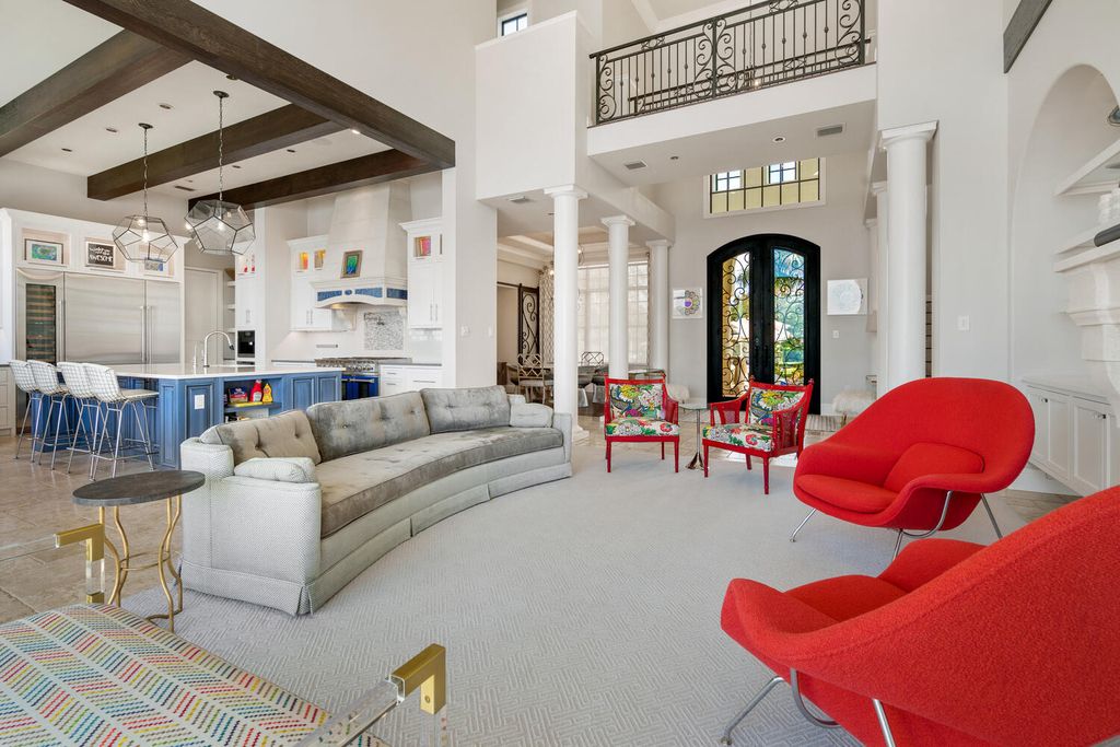 7350 Captain Kidd Ave, Sarasota, Florida is an amazing bay front estate accentuates a light and bright designer open floor plan which effortlessly blends architectural character with a modern look.