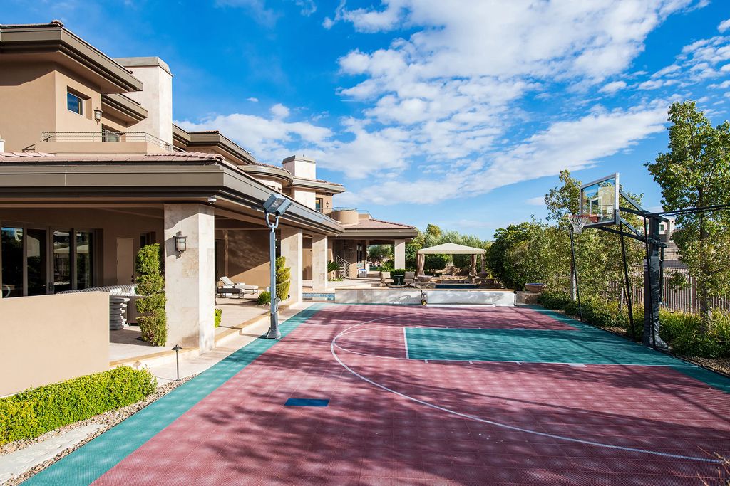 The Home in Las Vegas, an entertainer's dream at the end of a cul-de-sac with unobstructed mountain views boasting large, bright rooms, pocketing doors and windows as well as an abundance of natural light is now available for sale. This home located at 15 Bright Hollow Ct, Las Vegas, Nevada