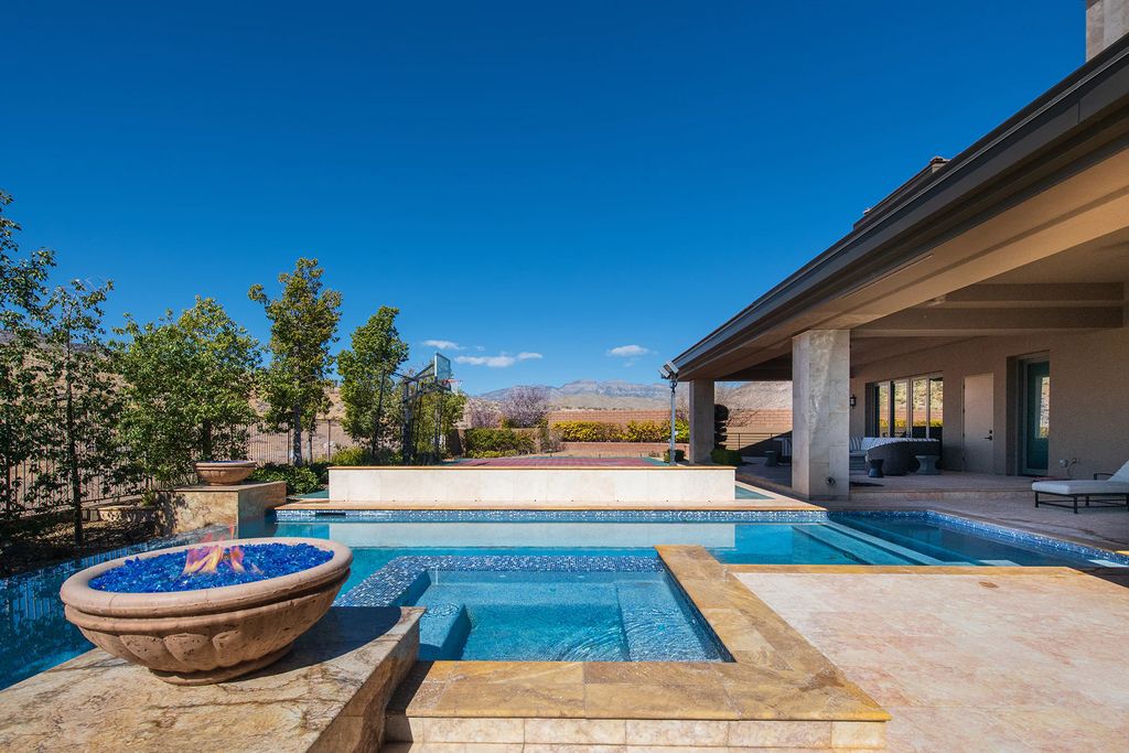 The Home in Las Vegas, an entertainer's dream at the end of a cul-de-sac with unobstructed mountain views boasting large, bright rooms, pocketing doors and windows as well as an abundance of natural light is now available for sale. This home located at 15 Bright Hollow Ct, Las Vegas, Nevada