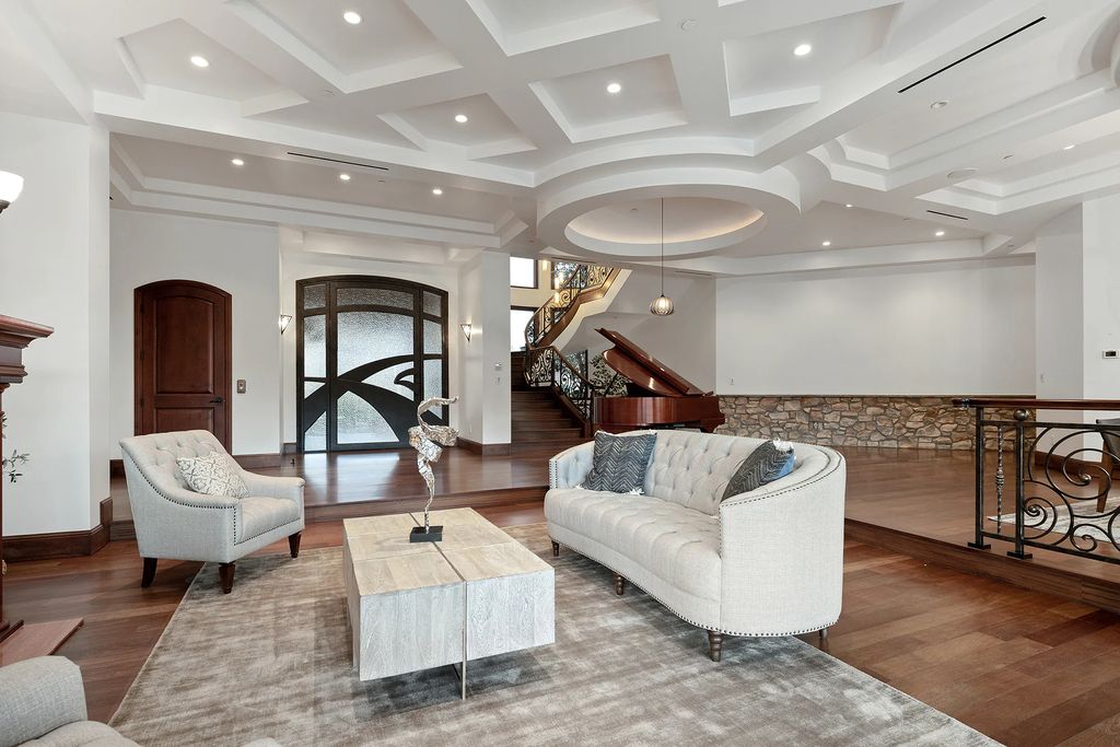 The Home in Las Vegas, an entertainer's dream at the end of a cul-de-sac with unobstructed mountain views boasting large, bright rooms, pocketing doors and windows as well as an abundance of natural light is now available for sale. This home located at 15 Bright Hollow Ct, Las Vegas, Nevada