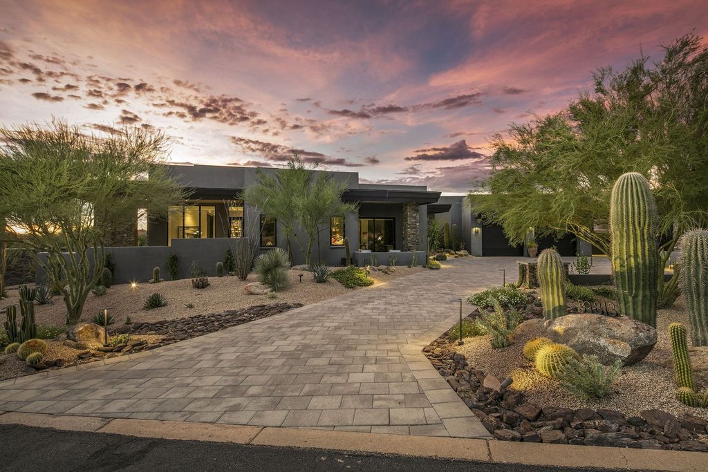 The Home in Scottsdale, a stunning desert contemporary estate which all on one level with open, airy and inviting floor plan encourages the seamless indoor outdoor living experience that is so unique to Arizona  is now available for sale. This home located at 39813 N 103rd Way, Scottsdale, Arizona