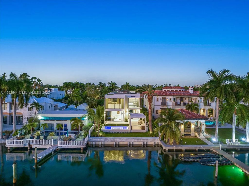 216 Palm Avenue, Miami Beach, Florida is a newly constructed waterfront masterpiece in one of the most coveted communities in Miami Beach with finest materials and highest standard in construction.