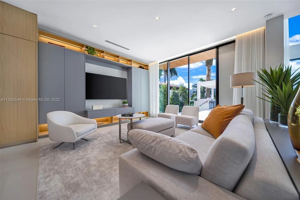 216 Palm Avenue, Miami Beach, Florida is a newly constructed waterfront masterpiece in one of the most coveted communities in Miami Beach with finest materials and highest standard in construction.