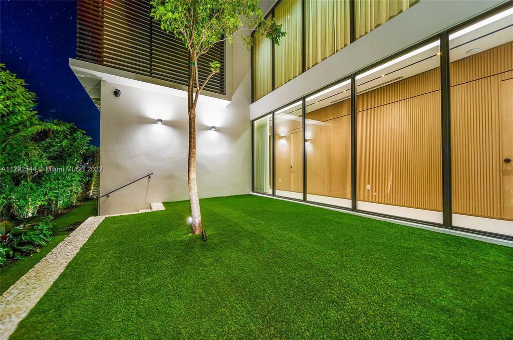 216 Palm Avenue, Miami Beach, Florida is a newly constructed waterfront masterpiece in one of the most coveted communities in Miami Beach with finest materials and highest standard in construction.