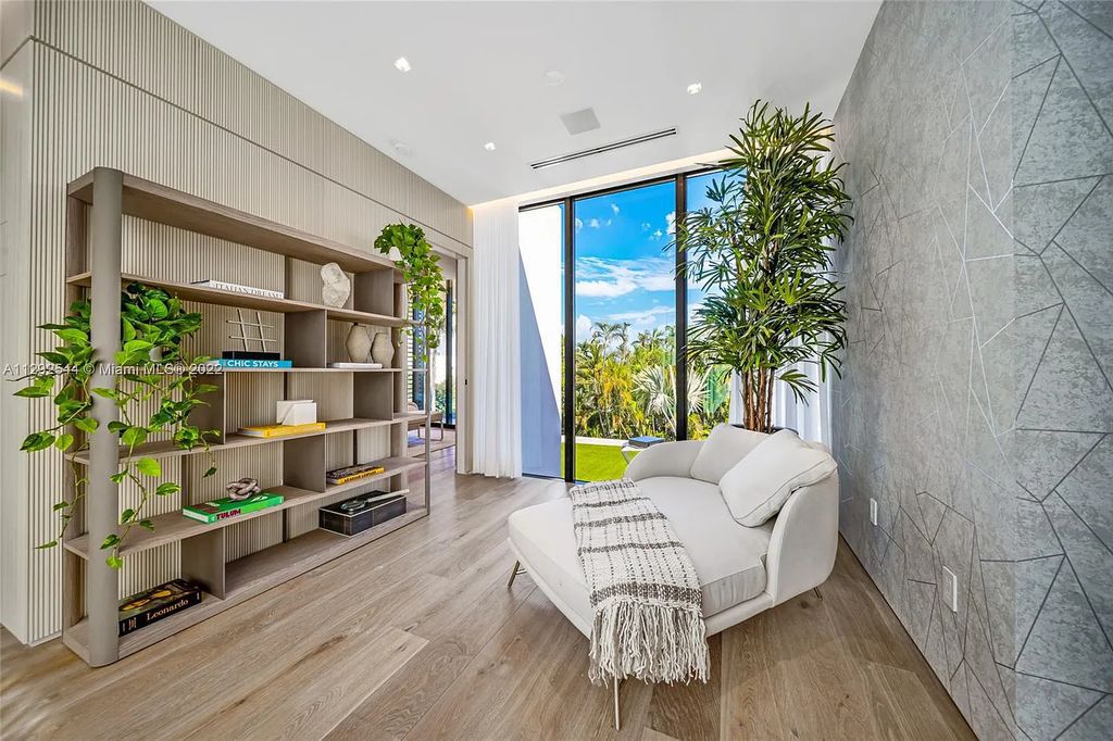 216 Palm Avenue, Miami Beach, Florida is a newly constructed waterfront masterpiece in one of the most coveted communities in Miami Beach with finest materials and highest standard in construction.