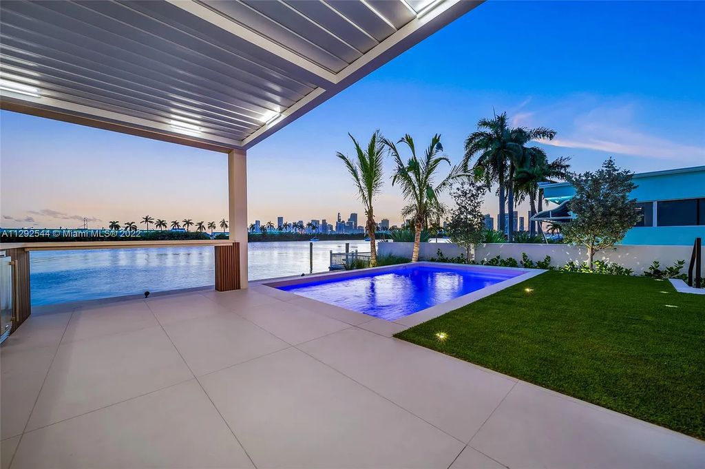 216 Palm Avenue, Miami Beach, Florida is a newly constructed waterfront masterpiece in one of the most coveted communities in Miami Beach with finest materials and highest standard in construction.