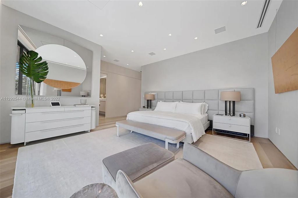 216 Palm Avenue, Miami Beach, Florida is a newly constructed waterfront masterpiece in one of the most coveted communities in Miami Beach with finest materials and highest standard in construction.