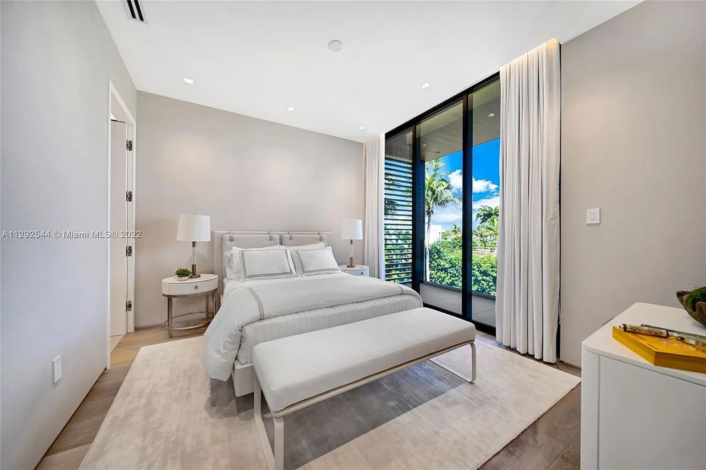 216 Palm Avenue, Miami Beach, Florida is a newly constructed waterfront masterpiece in one of the most coveted communities in Miami Beach with finest materials and highest standard in construction.