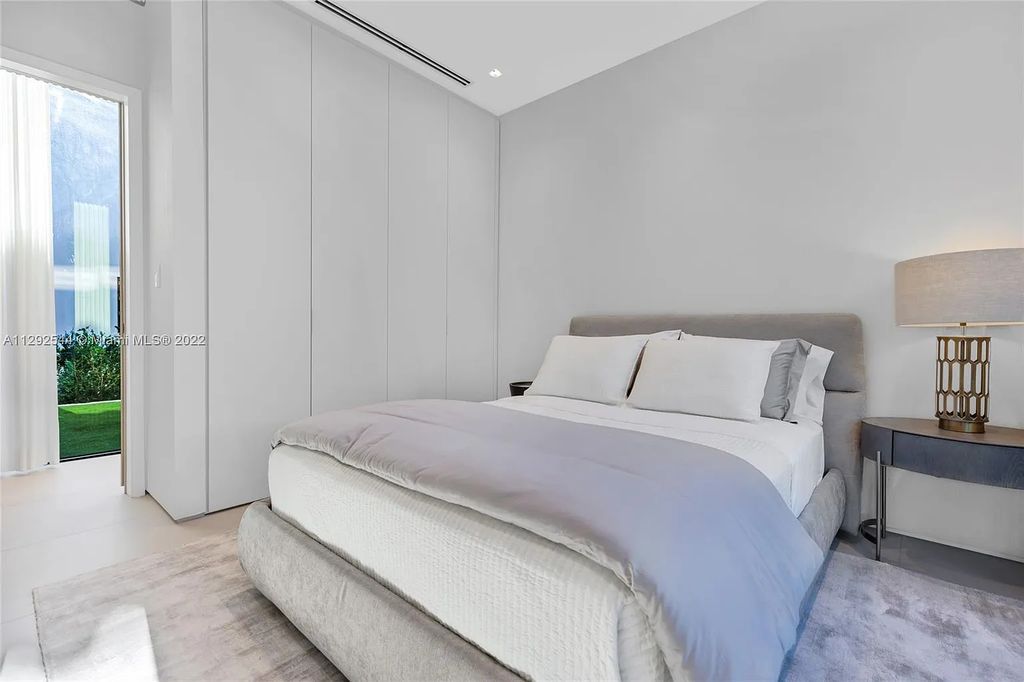 216 Palm Avenue, Miami Beach, Florida is a newly constructed waterfront masterpiece in one of the most coveted communities in Miami Beach with finest materials and highest standard in construction.