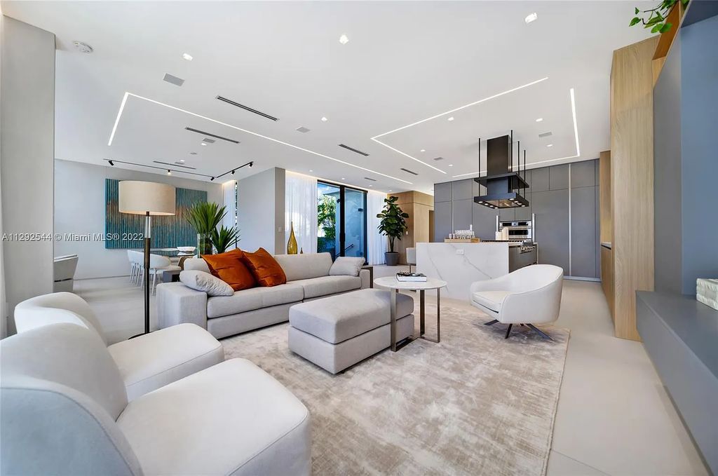 216 Palm Avenue, Miami Beach, Florida is a newly constructed waterfront masterpiece in one of the most coveted communities in Miami Beach with finest materials and highest standard in construction.
