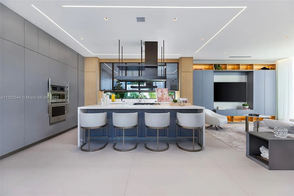 216 Palm Avenue, Miami Beach, Florida is a newly constructed waterfront masterpiece in one of the most coveted communities in Miami Beach with finest materials and highest standard in construction.