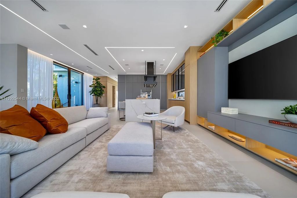 216 Palm Avenue, Miami Beach, Florida is a newly constructed waterfront masterpiece in one of the most coveted communities in Miami Beach with finest materials and highest standard in construction.