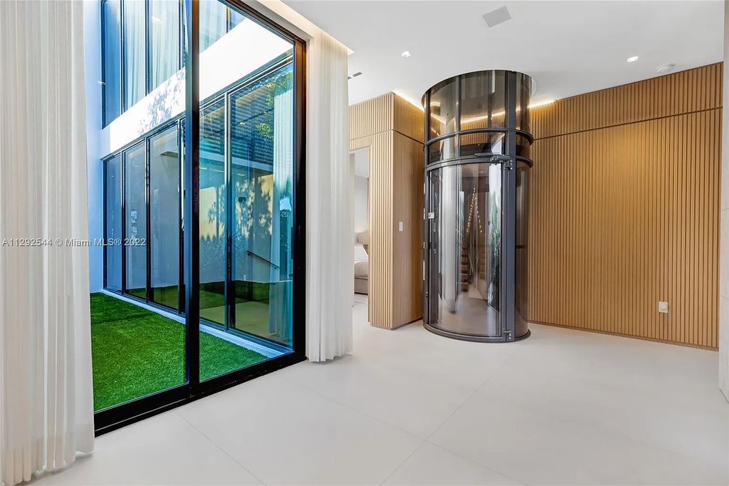 216 Palm Avenue, Miami Beach, Florida is a newly constructed waterfront masterpiece in one of the most coveted communities in Miami Beach with finest materials and highest standard in construction.