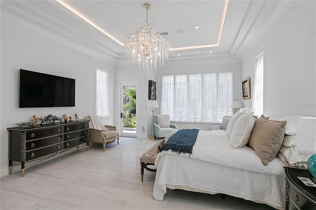 The Home in Orlando, a Spanish style residence nestled within the private residential community of Golden Oak with resort features including an expansive chef’s kitchen, Four Seasons catering kitchen, elevator, 3-car garage and two flex rooms is now available for sale. This home located at 10285 Summer Meadow Way, Orlando, Florida