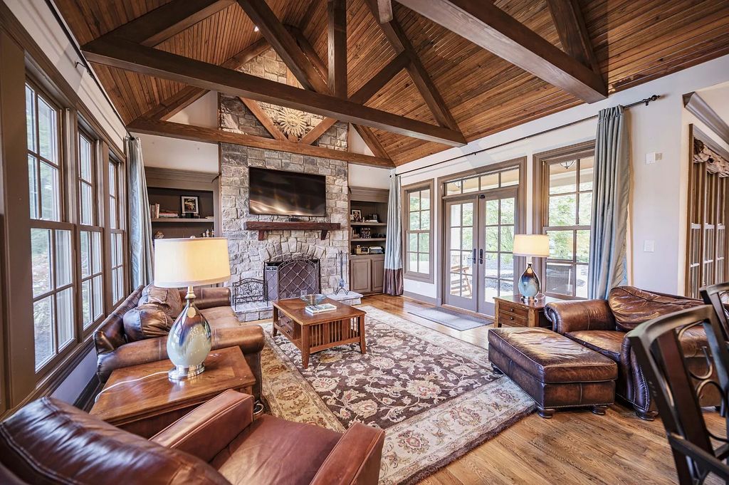 The Estate in Kingston Springs is a luxurious home that you have to see now available for sale. This home located at 872 Pinnacle Hill Rd, Kingston Springs, Tennessee; offering 03 bedrooms and 04 bathrooms with 4,192 square feet of living spaces. 