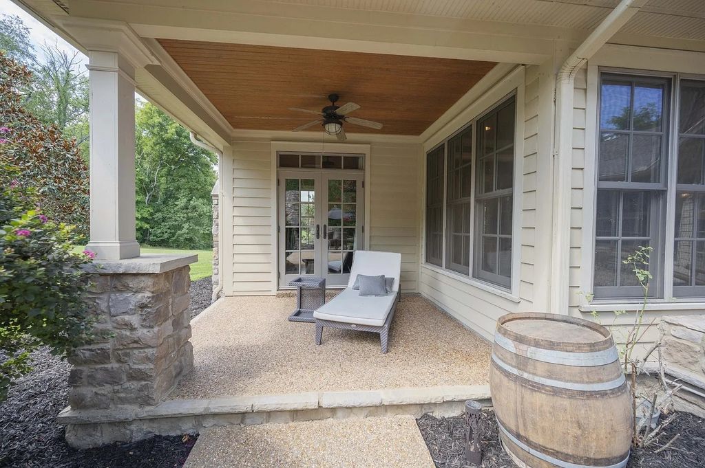 The Estate in Kingston Springs is a luxurious home that you have to see now available for sale. This home located at 872 Pinnacle Hill Rd, Kingston Springs, Tennessee; offering 03 bedrooms and 04 bathrooms with 4,192 square feet of living spaces. 
