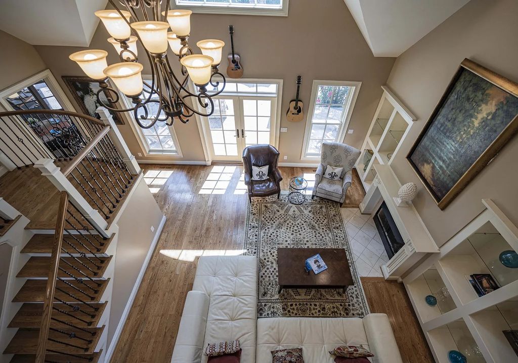 The Estate in Kingston Springs is a luxurious home that you have to see now available for sale. This home located at 872 Pinnacle Hill Rd, Kingston Springs, Tennessee; offering 03 bedrooms and 04 bathrooms with 4,192 square feet of living spaces. 