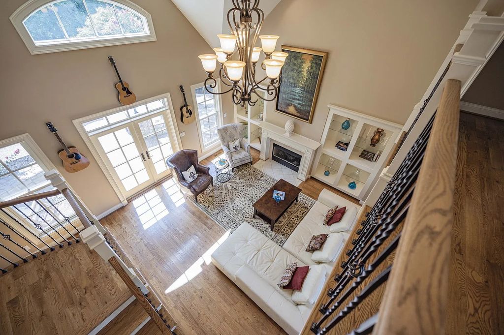 The Estate in Kingston Springs is a luxurious home that you have to see now available for sale. This home located at 872 Pinnacle Hill Rd, Kingston Springs, Tennessee; offering 03 bedrooms and 04 bathrooms with 4,192 square feet of living spaces. 