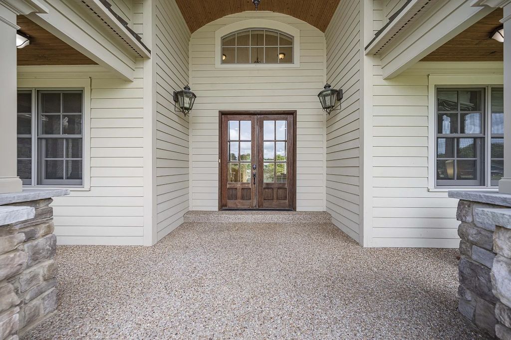 The Estate in Kingston Springs is a luxurious home that you have to see now available for sale. This home located at 872 Pinnacle Hill Rd, Kingston Springs, Tennessee; offering 03 bedrooms and 04 bathrooms with 4,192 square feet of living spaces. 